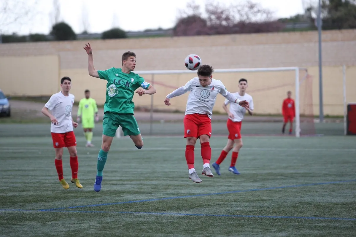 Acción del partido entre el Santa Marta y el Aravaca