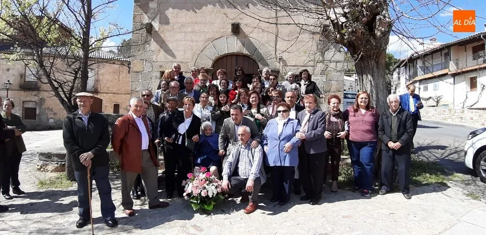 Fita rodeada de amigos y familiares en la fiesta de su centésimo cumpleaños