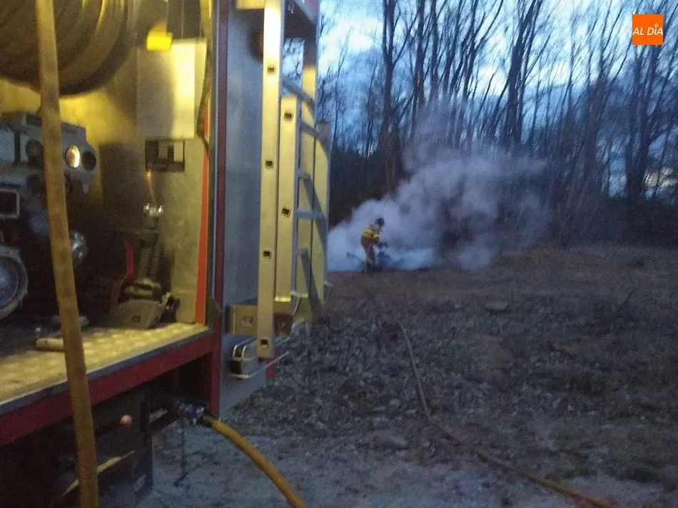 Actuación de los bomberos en Fuenterroble de Salvatierra. Foto: Bomberos de Guijuelo