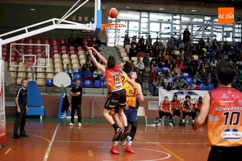 Foto 10 - Trabajada victoria del Aquimisa Basket frente al Baloncesto Oviedo (75-68)