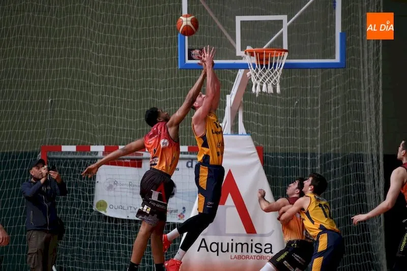 Foto 9 - Trabajada victoria del Aquimisa Basket frente al Baloncesto Oviedo (75-68)