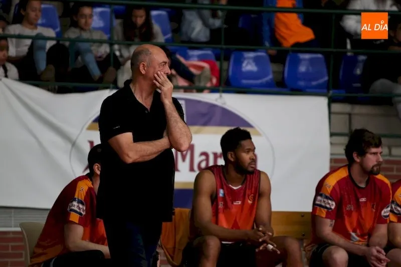 Foto 6 - Trabajada victoria del Aquimisa Basket frente al Baloncesto Oviedo (75-68)