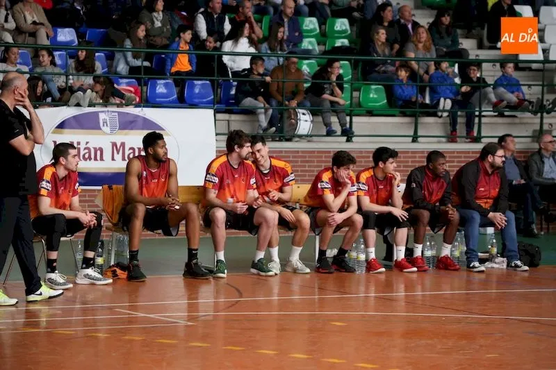 Foto 2 - Trabajada victoria del Aquimisa Basket frente al Baloncesto Oviedo (75-68)