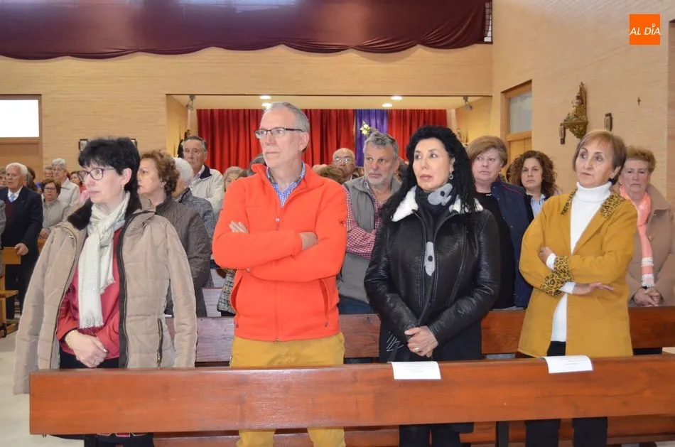 Foto 7 - El Obispo em&eacute;rito de Albacete bendice la talla del Crucificado de Juli&aacute;n Mateos y M&ordf; Jes&uacute;s...