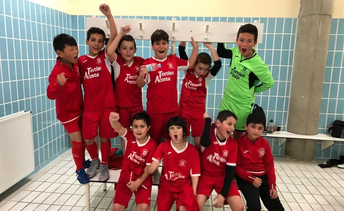 El Benjamín del III Columnas celebrando el título