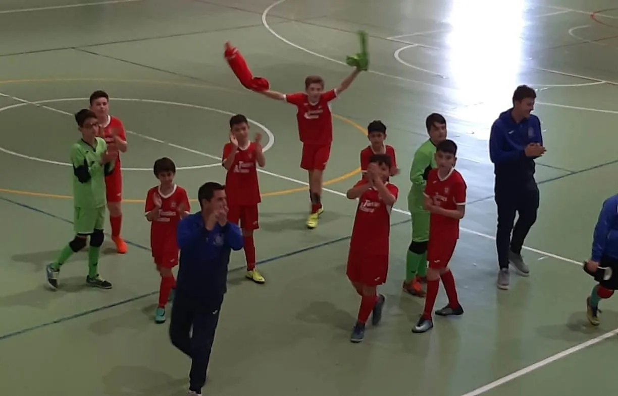 Foto 7 - El III Columnas gana las Ligas Asafusa en las categor&iacute;as Benjam&iacute;n y Alev&iacute;n  