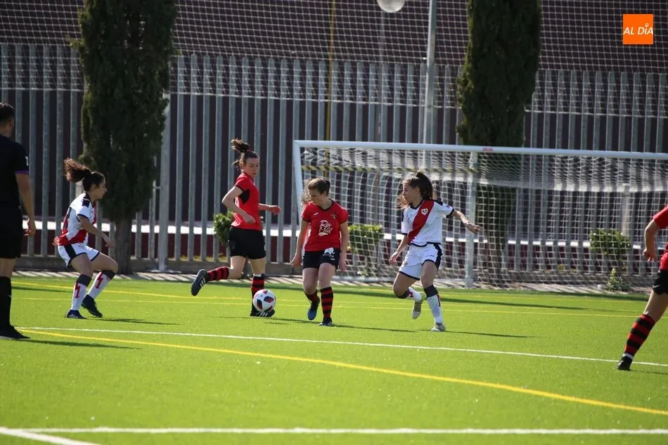 Foto 8 - El Salamanca FF no alza el vuelo y cae con el filial del Rayo Vallecano (1-2)