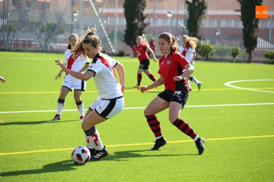 Foto 6 - El Salamanca FF no alza el vuelo y cae con el filial del Rayo Vallecano (1-2)
