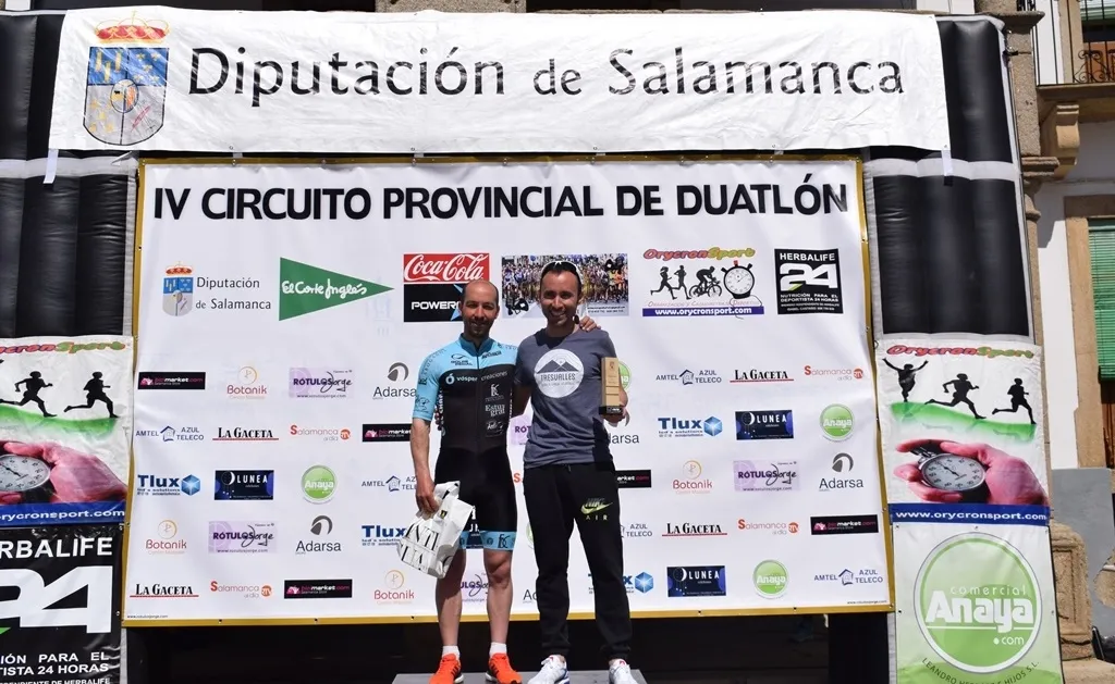 Luis Martín y Simón Martín en el podio