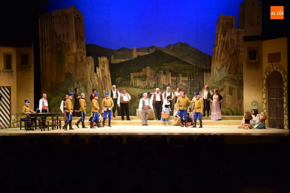 Foto 5 - El p&uacute;blico salmantino se sumerge en la pasi&oacute;n de Carmen