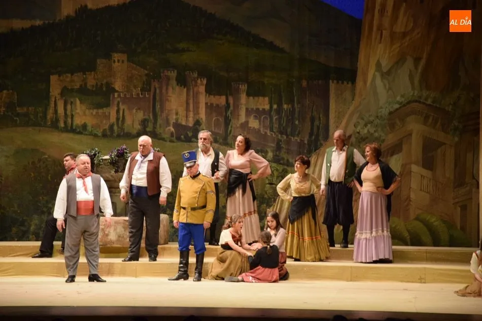 Foto 4 - El p&uacute;blico salmantino se sumerge en la pasi&oacute;n de Carmen