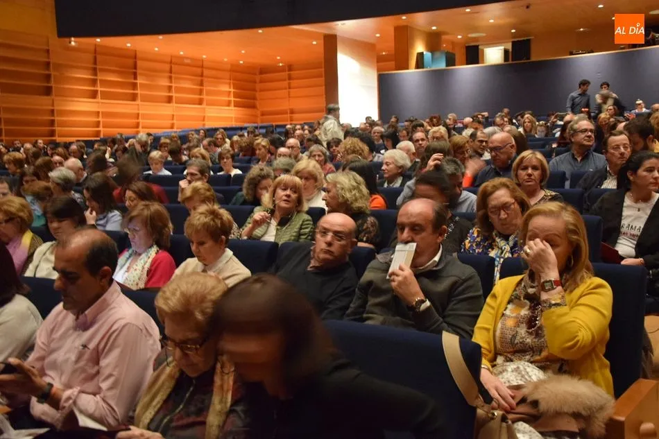 Foto 3 - El p&uacute;blico salmantino se sumerge en la pasi&oacute;n de Carmen