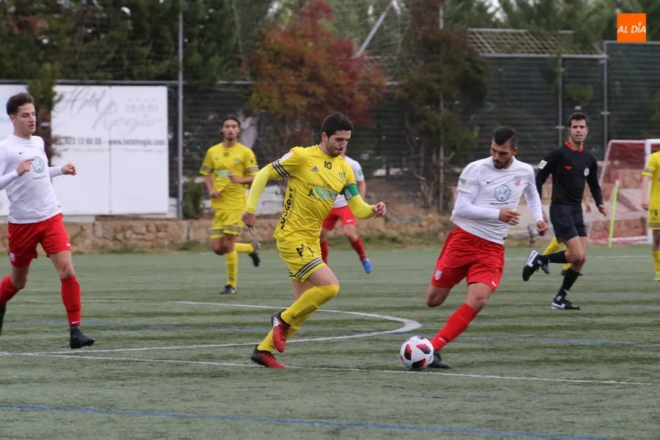 Acción del partido disputado en el Alfonso San Casto entre el Santa Marta y el Bupolsa