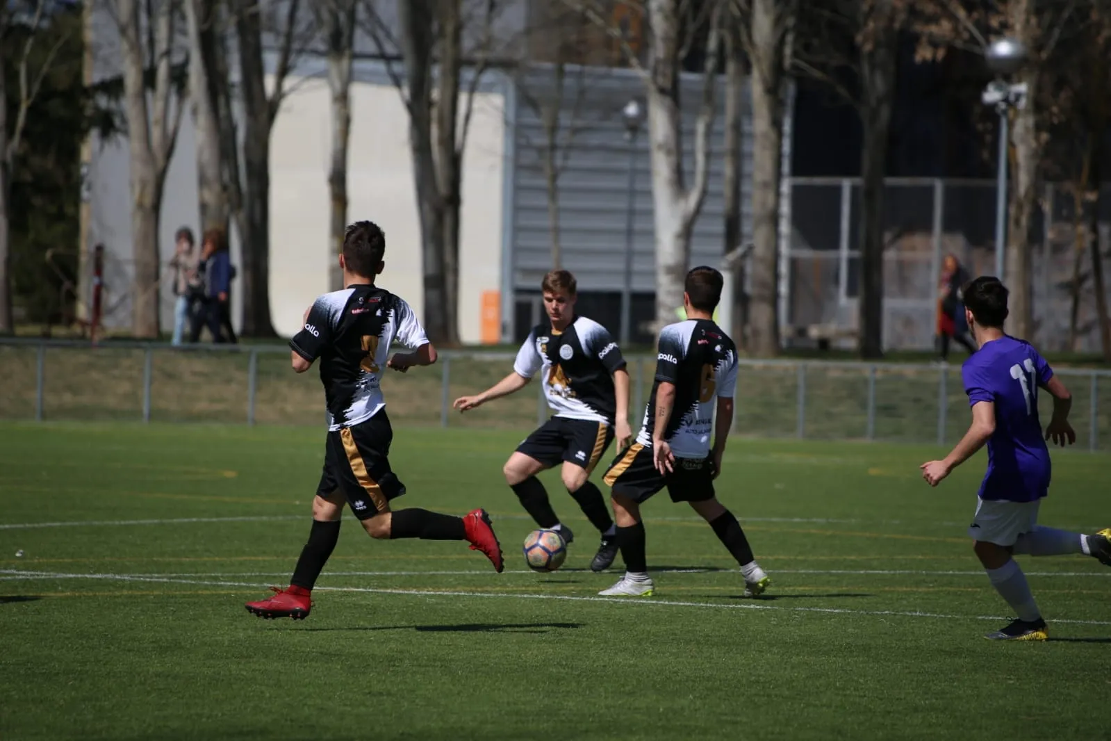 Acción del partido entre Unionistas y el San Lorenzo / Víctor Sánchez