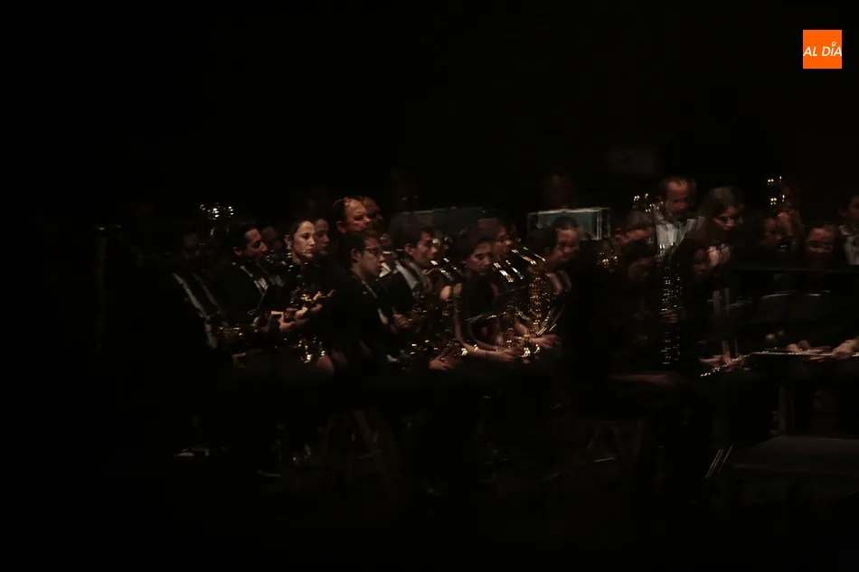 Foto 10 - La Banda de Alba Tormes sopla las cien velas de la m&uacute;sica procesional