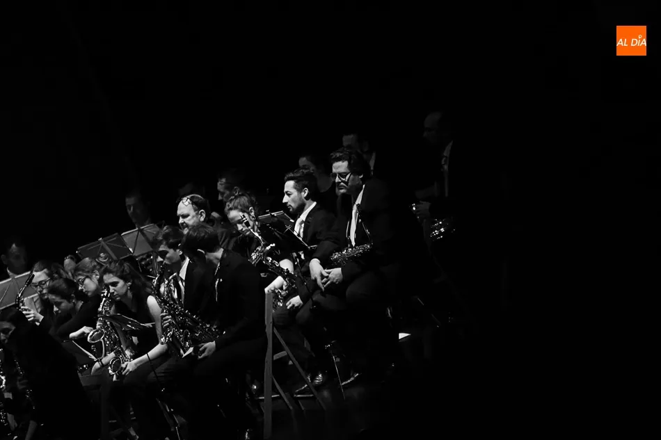 Foto 11 - La Banda de Alba Tormes sopla las cien velas de la m&uacute;sica procesional