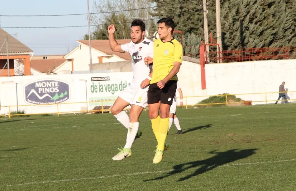 Foto 5 - El Mojados le moja un a&ntilde;o m&aacute;s la oreja al Ciudad Rodrigo pese a empezar ganando  