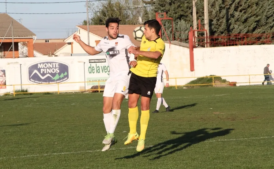 Foto 2 - El Mojados le moja un a&ntilde;o m&aacute;s la oreja al Ciudad Rodrigo pese a empezar ganando  