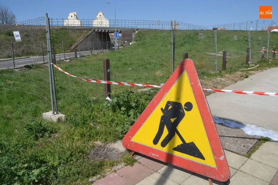 Comienzan los trabajos de construcción del paso para peatones bajo la vía del tren  