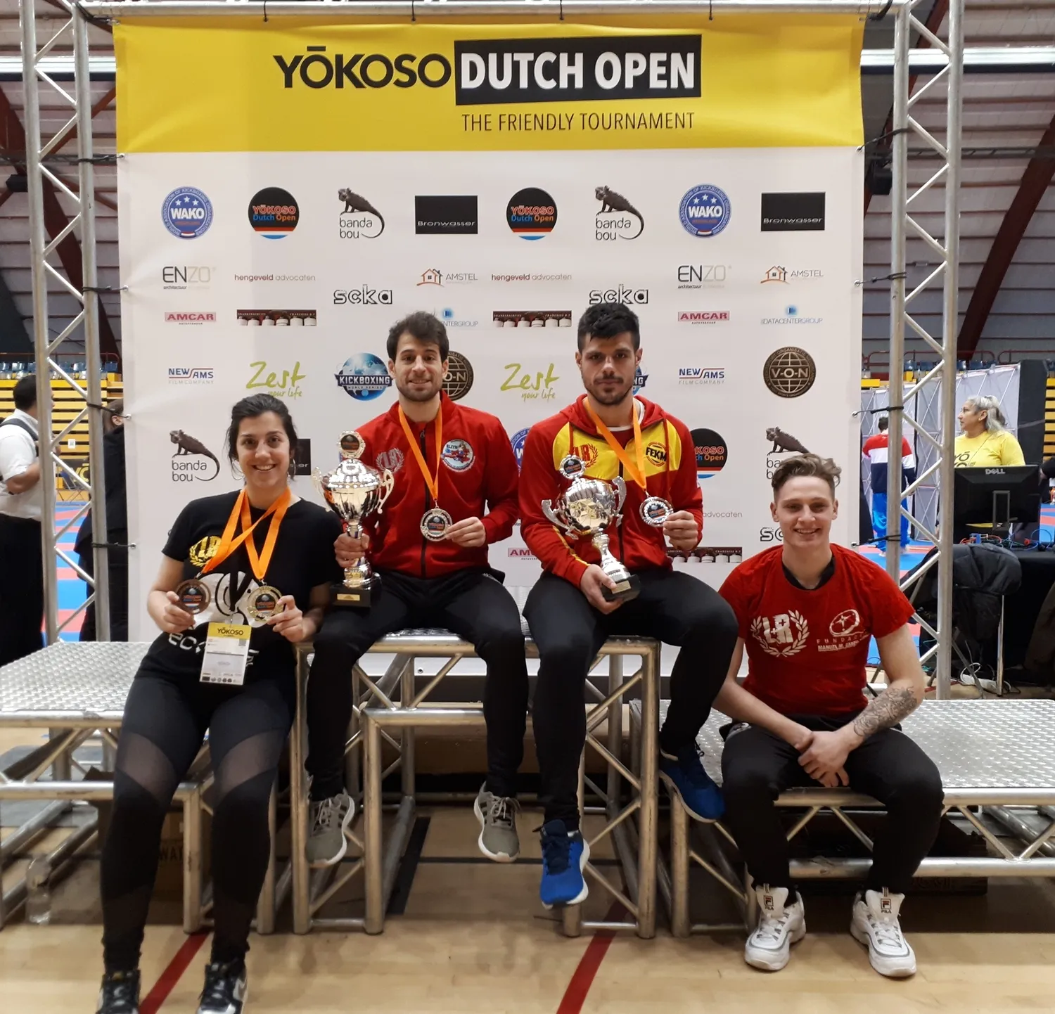 Los vencedores posan con sus medallas