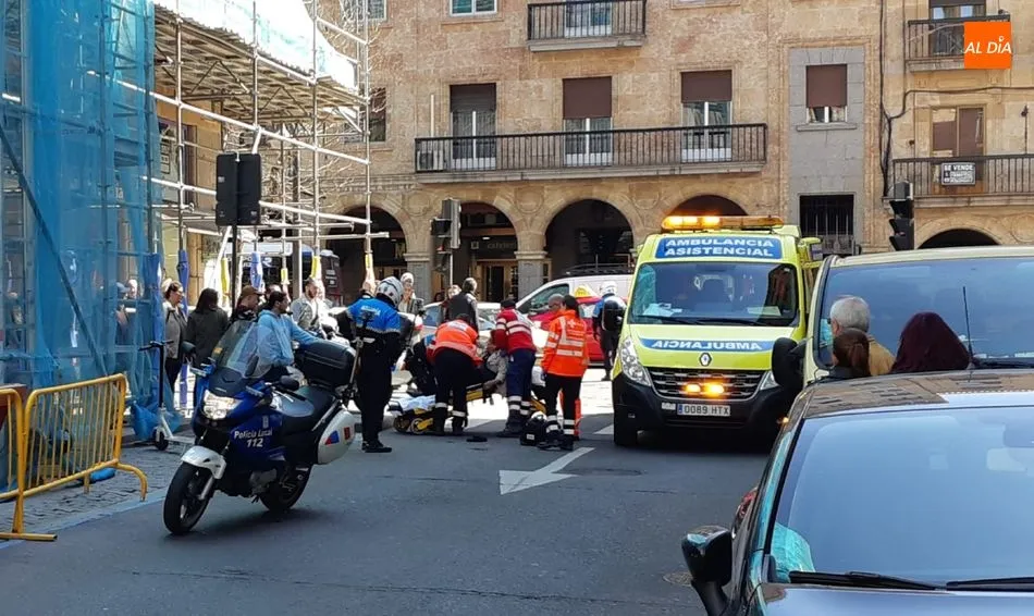 Foto 3 - Revuelo en Correhuela tras desplomarse una mujer en mitad de la calle