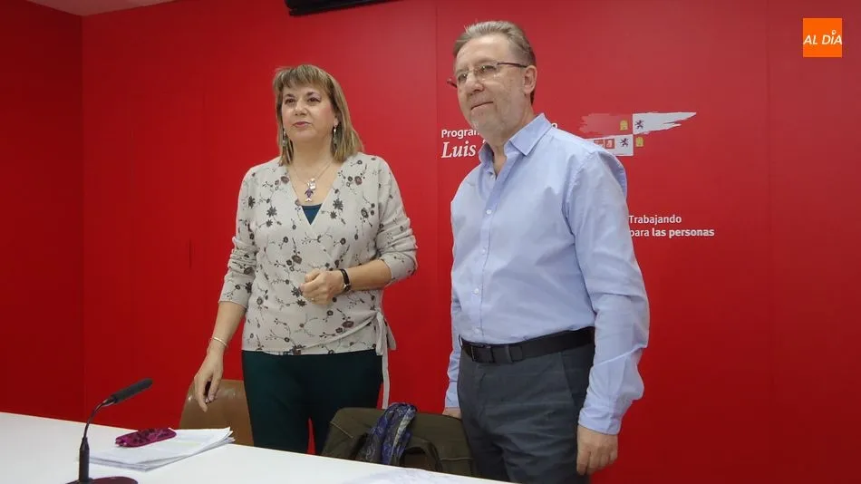 María Garcíai y Fidel Francés, en la sede el PSOE de Salamanca