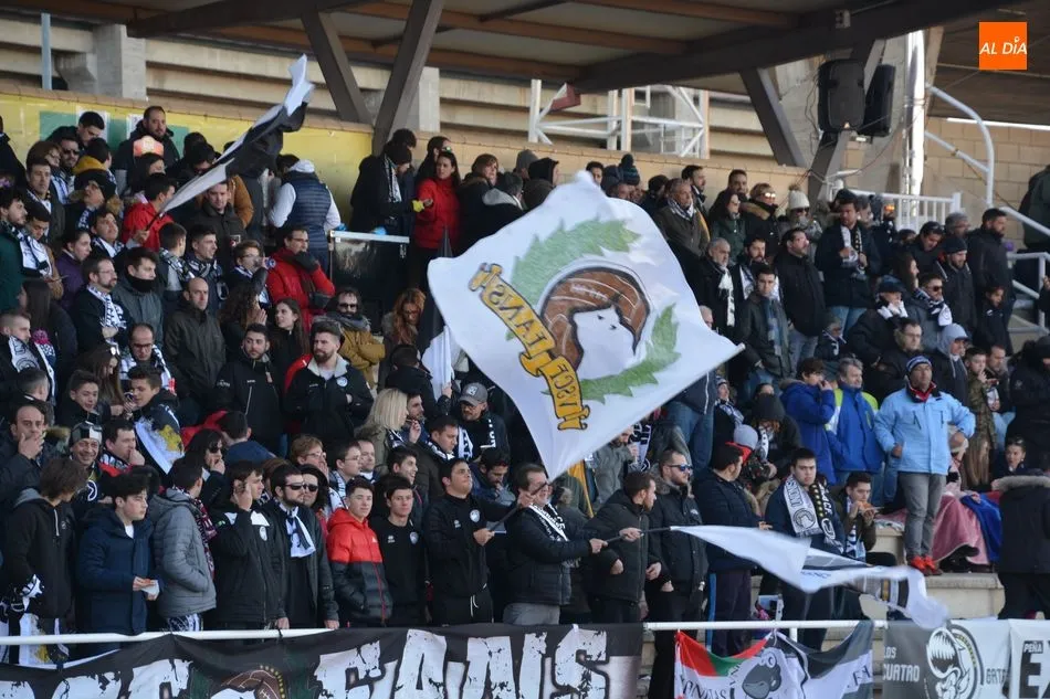 Parte de la afición de Unionistas