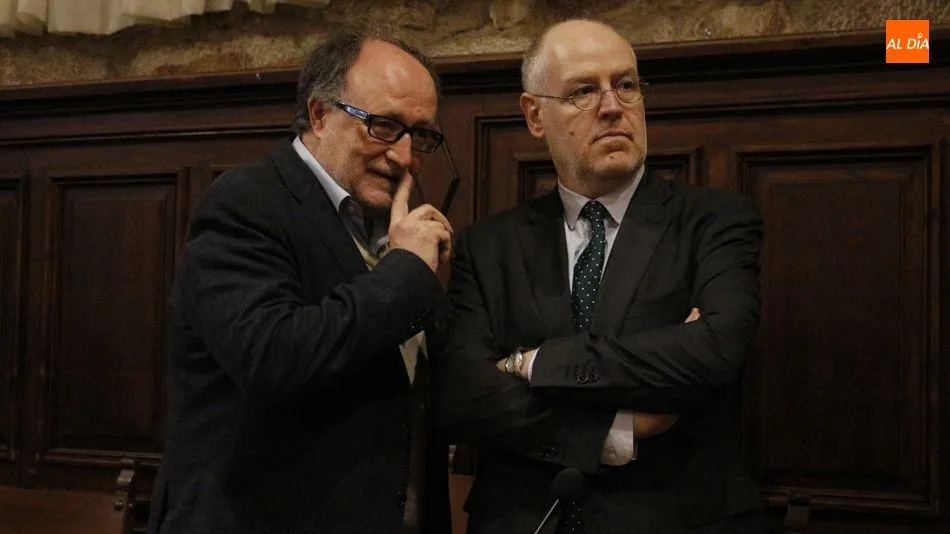 El profesor Jordi Canal i Morell, a la derecha, ha protagonizado una nueva sesiónn del ciclo. Foto: Elena López