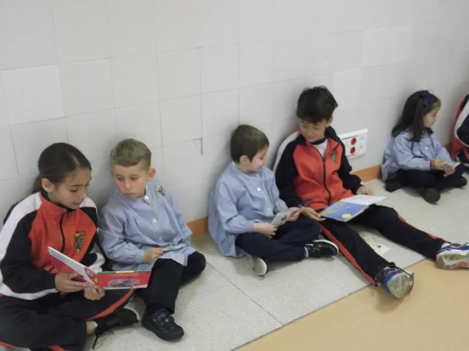 Foto 2 - Apadrinamiento lector en el colegio San Estanislao de Kostka  