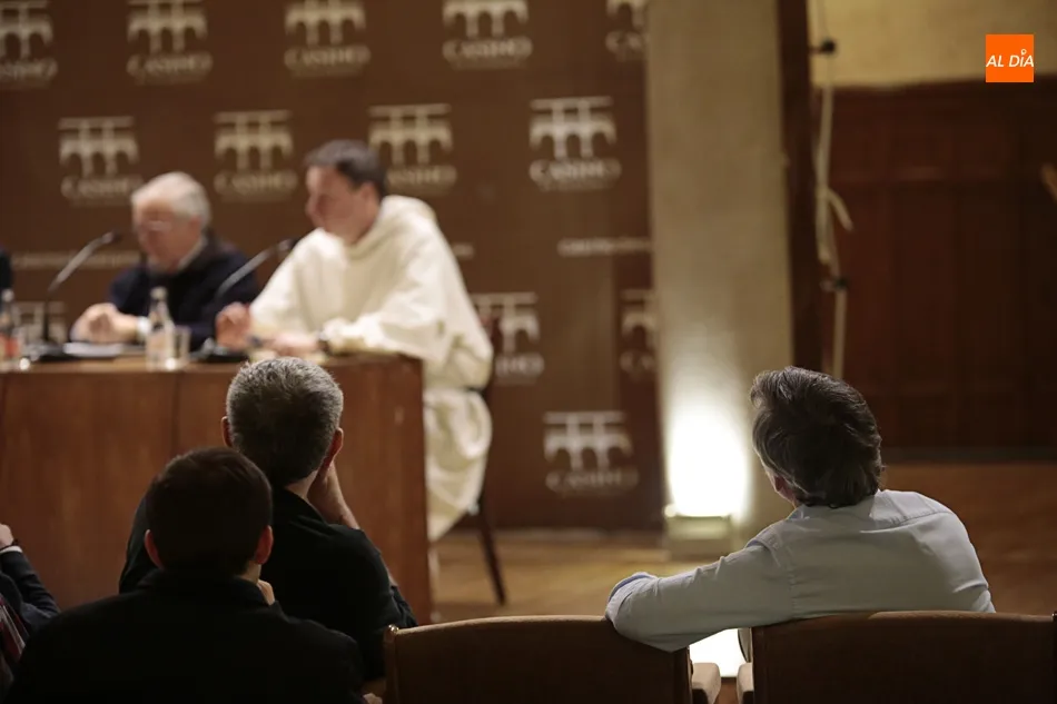 Foto 6 - Mesa redonda en el Casino para tratar la importancia de las &oacute;rdenes religiosas