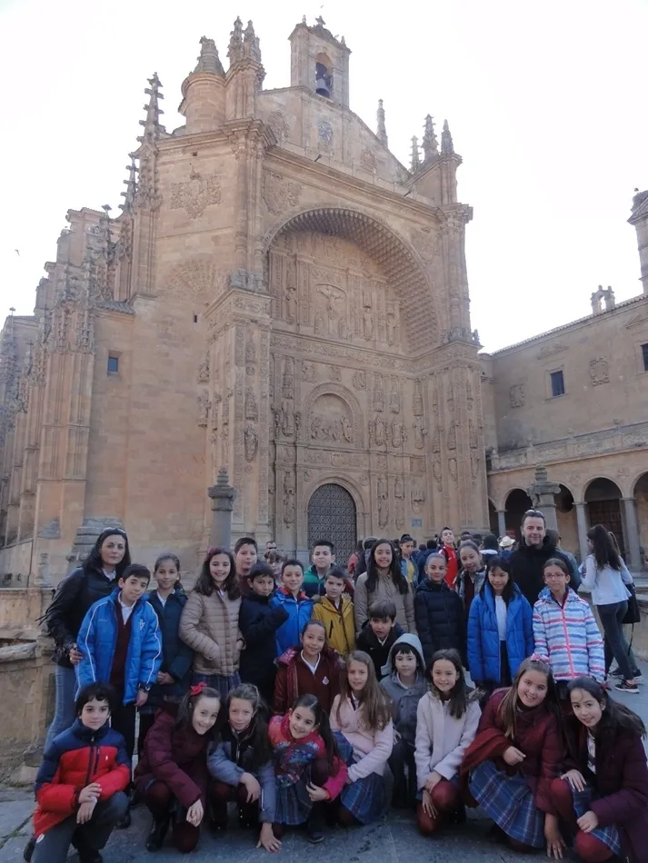 Foto 6 - Divertida lecci&oacute;n de leyendas en la Cueva de Salamanca para el colegio San Juan Bosco