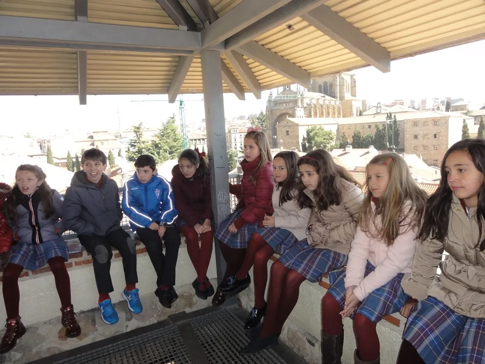 Foto 4 - Divertida lecci&oacute;n de leyendas en la Cueva de Salamanca para el colegio San Juan Bosco