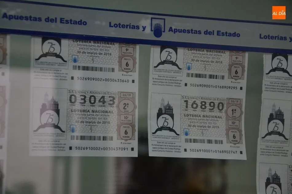 Foto 2 - Un total de 10 millones de d&eacute;cimos difunden por toda Espa&ntilde;a el 75 Aniversario  