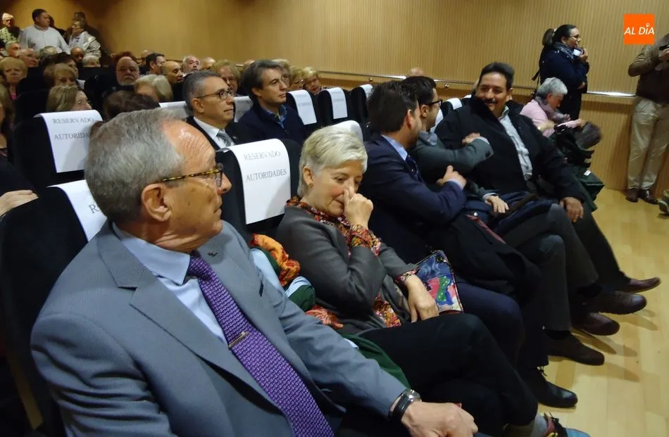 Foto 4 - Puesta de largo en Salamanca de la Federaci&oacute;n de Asociaciones Provinciales de Pensionistas y...