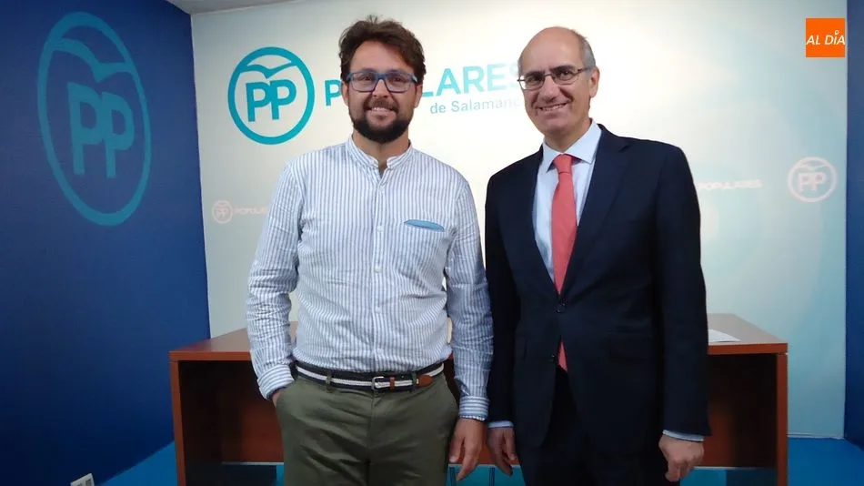 Guillermo Rivas Gil ha estado acompañado por Javier Iglesias, presidente del PP de Salamanca