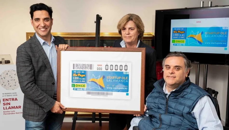 Emilio Corchado, Teresa Palahí y Jesús Herández, presentan el cupón dedicado a Startup Olé 2019