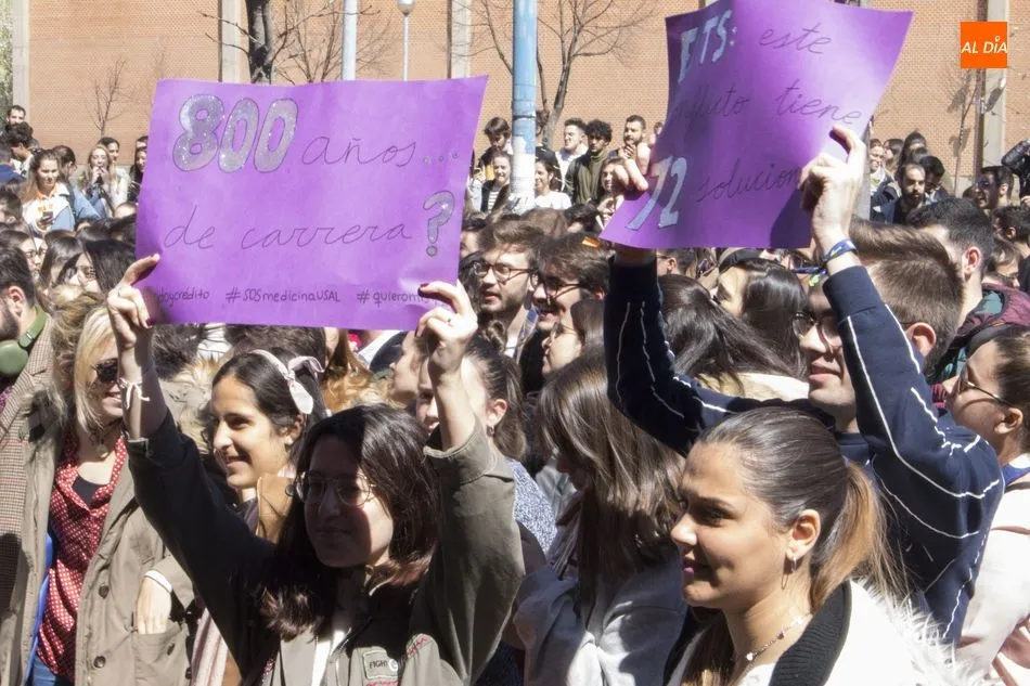 Foto 11 - Estudiantes de Medicina y Odontolog&iacute;a protestan por la reducci&oacute;n de cr&eacute;ditos