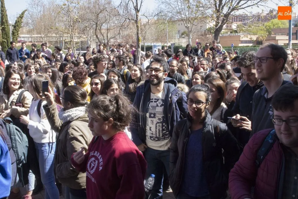 Foto 4 - Estudiantes de Medicina y Odontolog&iacute;a protestan por la reducci&oacute;n de cr&eacute;ditos