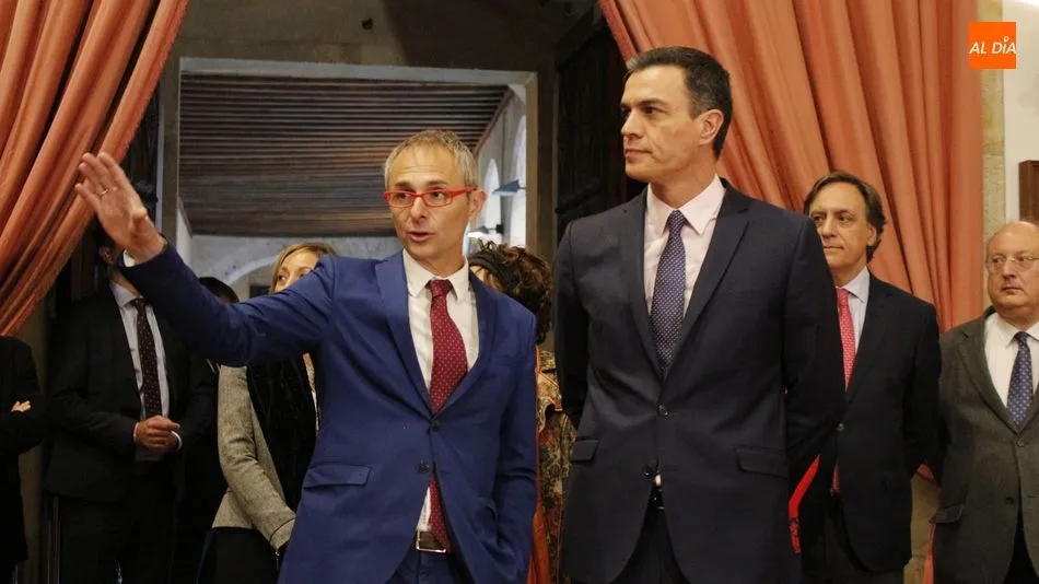 El rector de la USAL, Ricardo Rivero, ha acompañado a Pedro Sánchez en su visita. Foto: Elena López