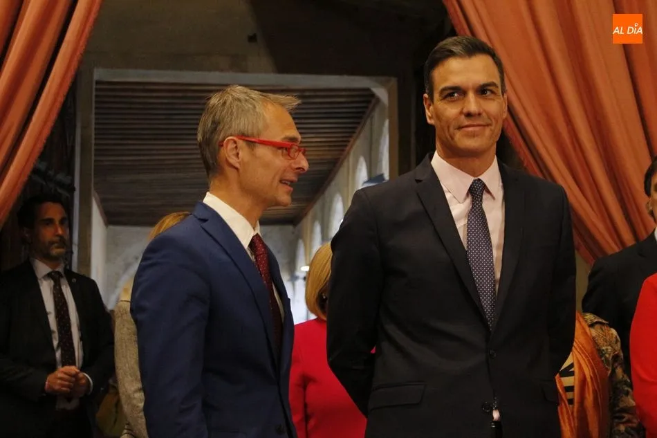 Foto 3 - El presidente del Gobierno conoce el &ldquo;potencial docente, investigador y cultural&rdquo; de la...