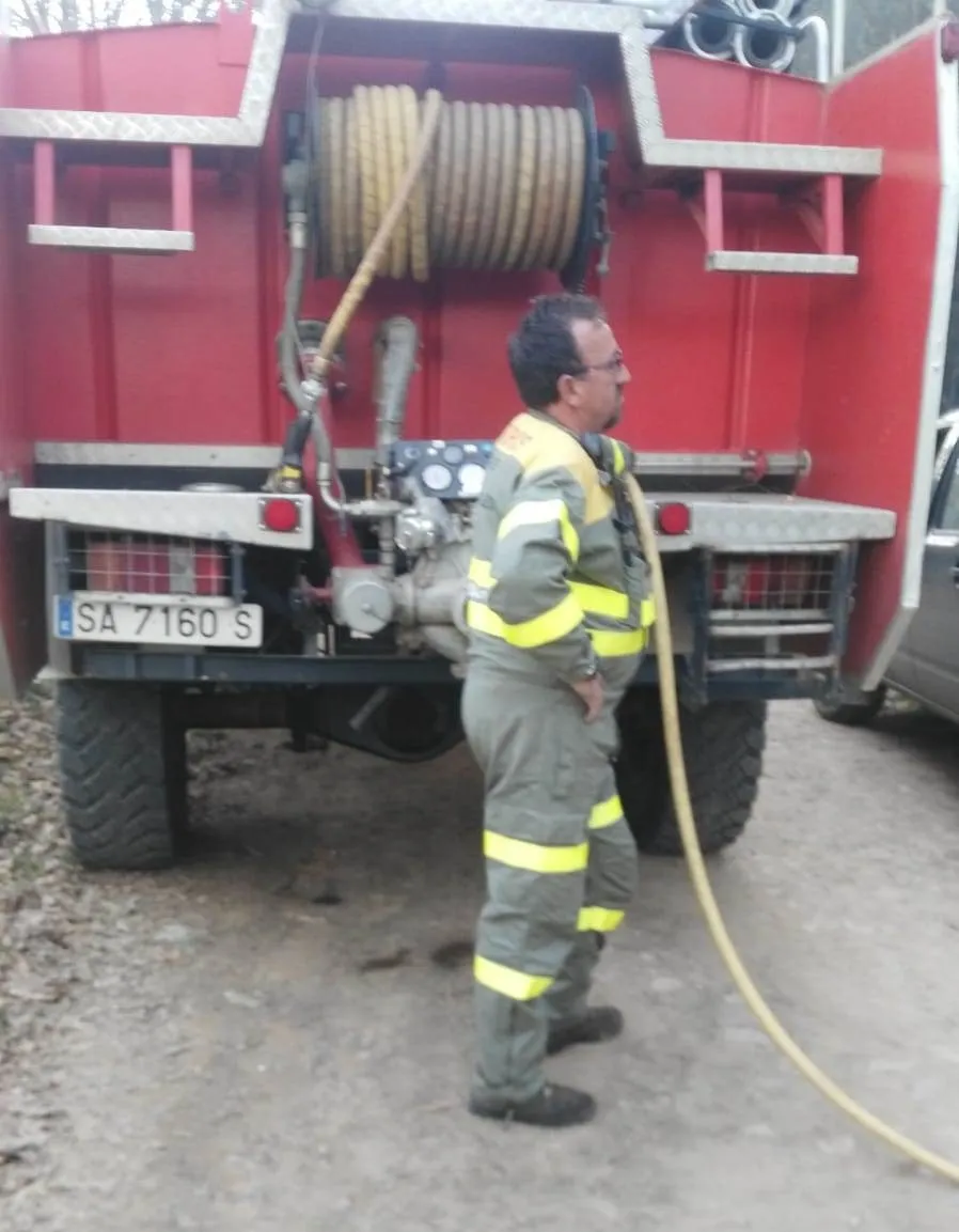 Foto 6 - Navasfr&iacute;as sufre un incendio forestal  