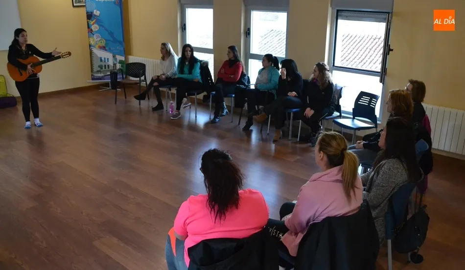 Foto 5 - A tope las dos sesiones del taller de musicoterapia para mujeres  