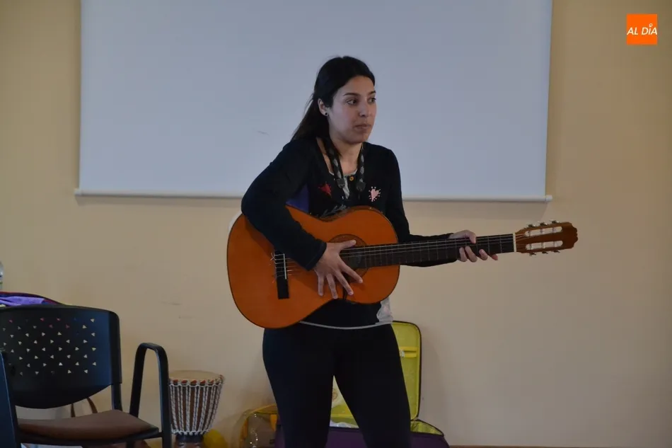 Foto 4 - A tope las dos sesiones del taller de musicoterapia para mujeres  