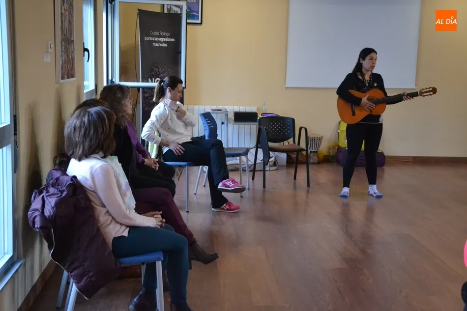 A tope las dos sesiones del taller de musicoterapia para mujeres  