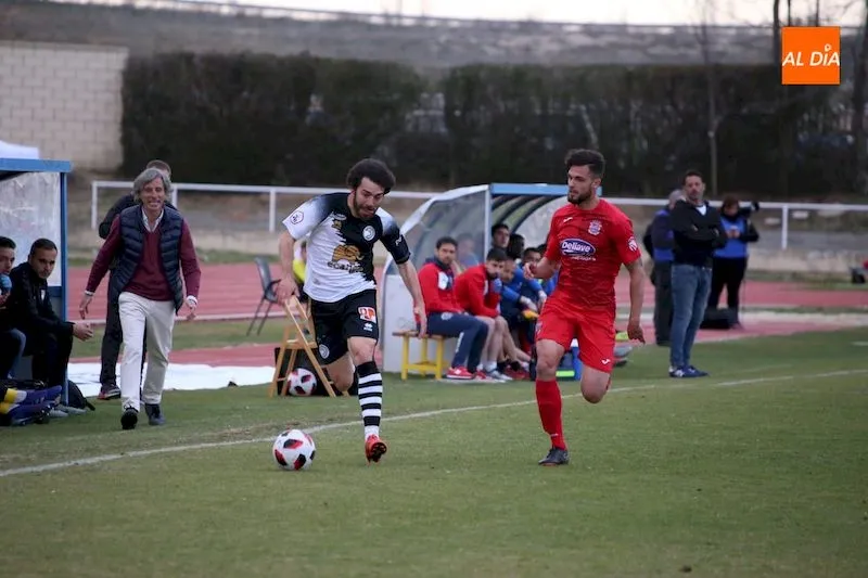 Javi Navas arrastra molestias tras el partido frente al Fuenlabrada