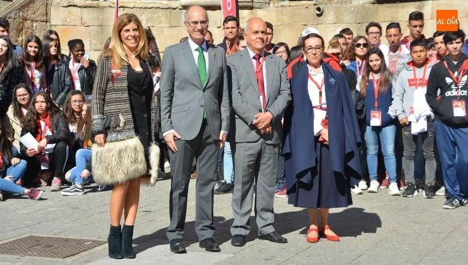 Foto 2 - El presidente de la Diputaci&oacute;n anima a los escolares de la provincia a ser emprendedores en el...