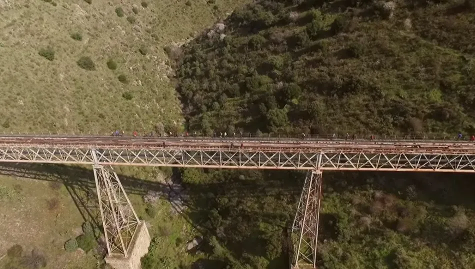 La Diputación promociona la vía de La Fregeneda con el documental ‘Cielo, agua y metal’  