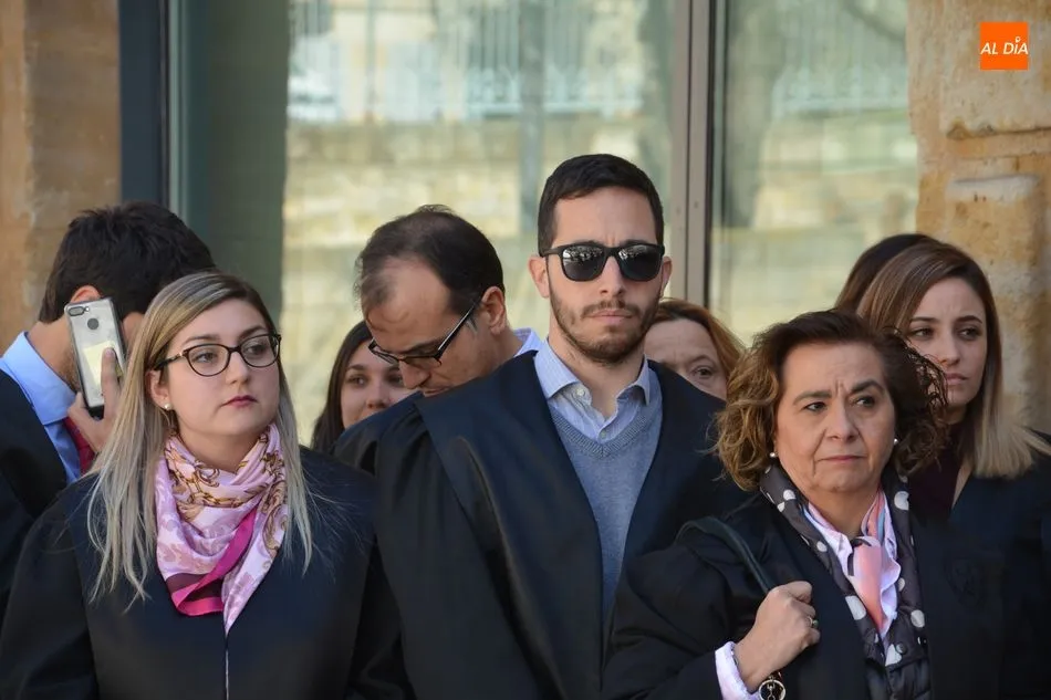 Foto 9 - Los abogados protestan ante el Juzgado por los &ldquo;impagos reiterados del servicio del Turno de...