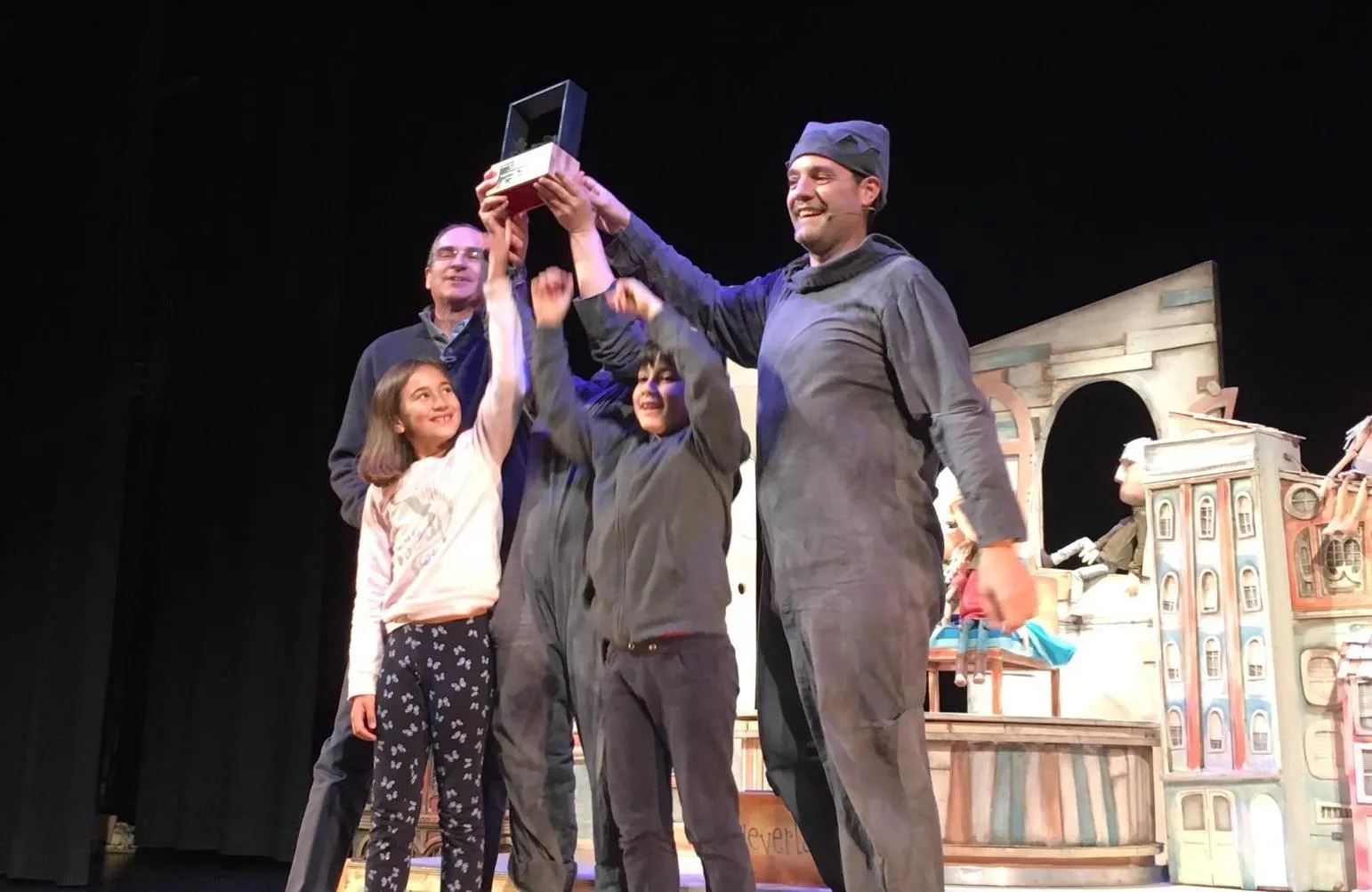 Foto 4 - Festuc Teatre recibe su premio de la Feria 2018 en una nueva sesi&oacute;n teatral para escolares  