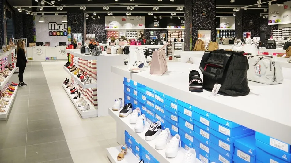 Megacalzado ha abierto en el Centro Comercial El Tormes una tienda totalmente renovada